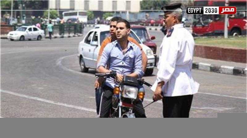 ضبط 390 مخالفة لقائدي الدراجات النارية لعدم ارتداء الخوذة