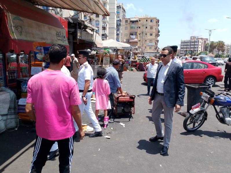 نائب محافظ بورسعيد يترأس حملة مكبرة لإعادة الانضباط بشارع العبور بحي المناخ