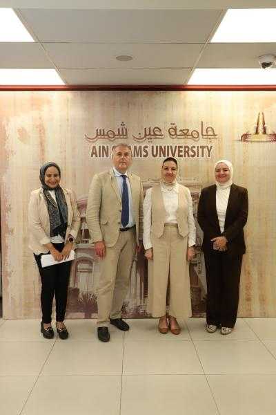 جامعة عين شمس تستقبل أستاذ الصيدلة والطب بجامعة سابينزا روما ـ إيطاليا