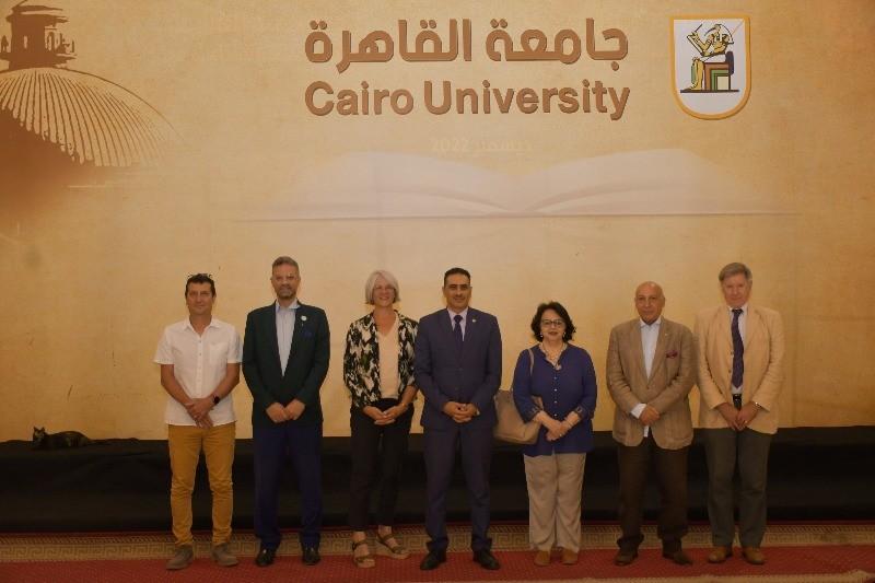 برنامج مشترك لمرحلة البكالوريوس بين كلية الهندسة والكليات المركزية بفرنسا