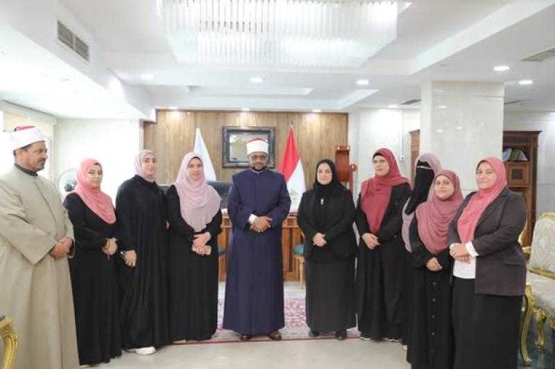واعظات الأزهر يؤدين العزاء لأسر ضحايا حادث الطريق الإقليمي بالمنوفية