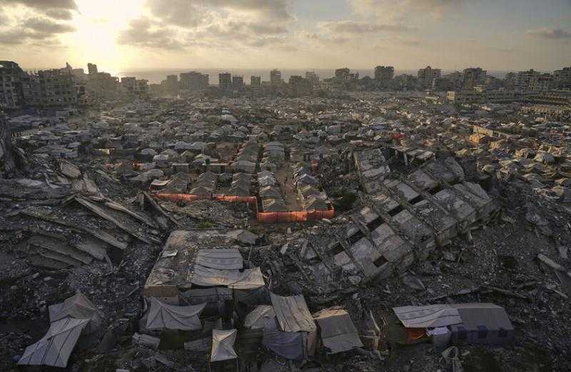 مسؤول عربي يكشف لقناة عبرية ما يجري خلف كواليس محادثات وقف إطلاق النار المؤقت في غزة