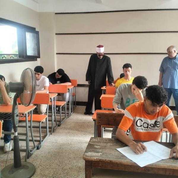 انتهاء الماراثون.. القسم العلمي بالثانوية الأزهرية يختتم الامتحانات بأداء مادة التفسير