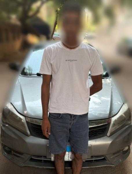 ضبط قائد سيارة سمح للأطفال بالجلوس على نوافذها أثناء سيره بالطريق الدائري