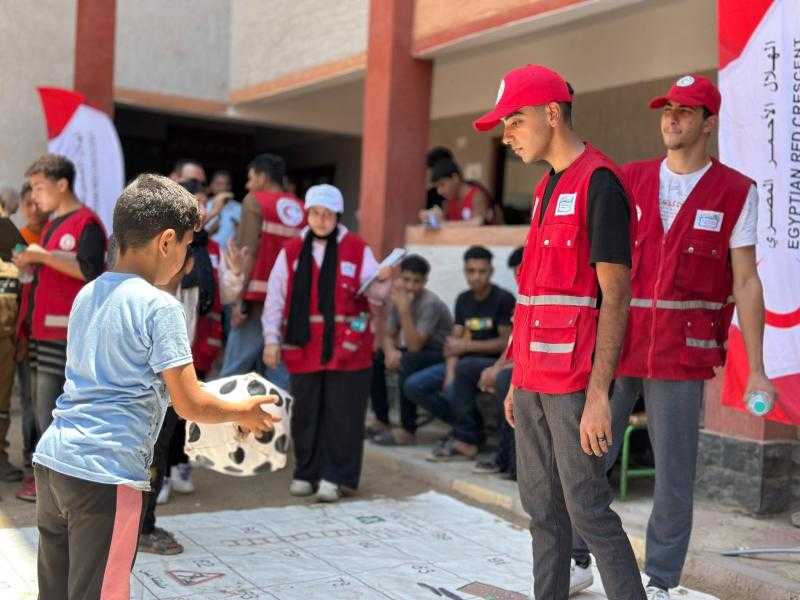 مصر بتتكلم حرفي.. الهلال الأحمر يشارك بمنتجات يدوية في ديارنا مارينا
