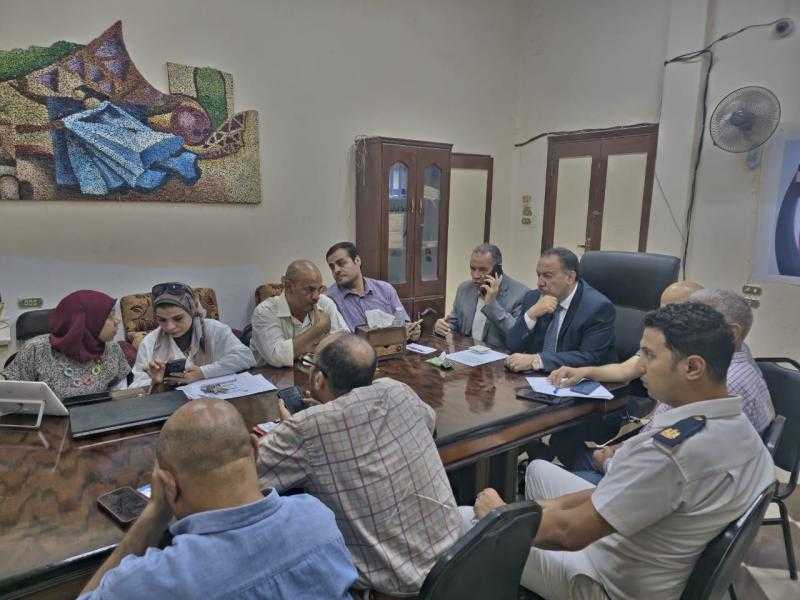 محافظ أسيوط يتابع فتح لجان امتحانات الثانوية العامة من غرفة عمليات مديرية التعليم