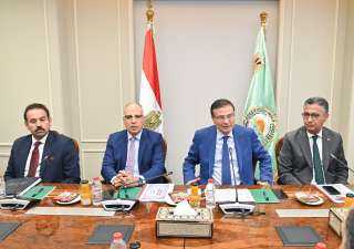 وزراء الزراعة والري والتموين ورئيس جهاز مستقبل مصر يناقشون سُبل تطوير زراعة محصولى قصب وبنجر السكر و زيادة الإنتاجية