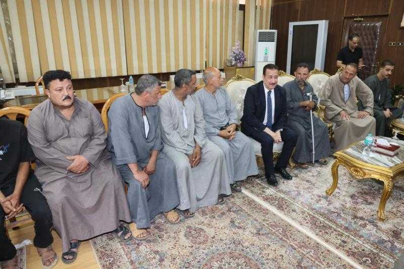 محافظ المنوفية يلتقي أسر شهداء كفر السنابسة لبحث مطالبهم وتقديم الدعم اللازم