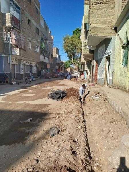 تنفيذ أعمال إحلال وتجديد البلدورات بطريق طراد النيل بمدينة الزينيه بالأقصر