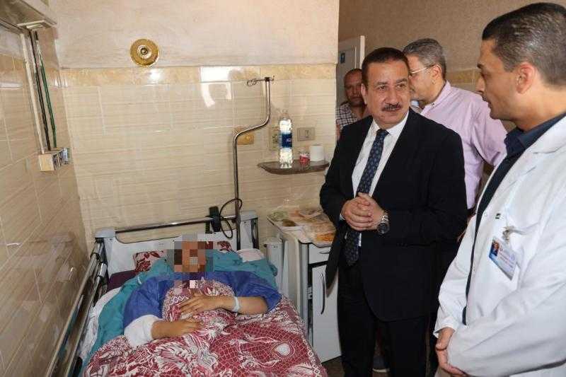 محافظ المنوفية يطمئن على الحالة الصحية لمصابي حادث الإقليمي بمستشفى الجراحات المتخصصة