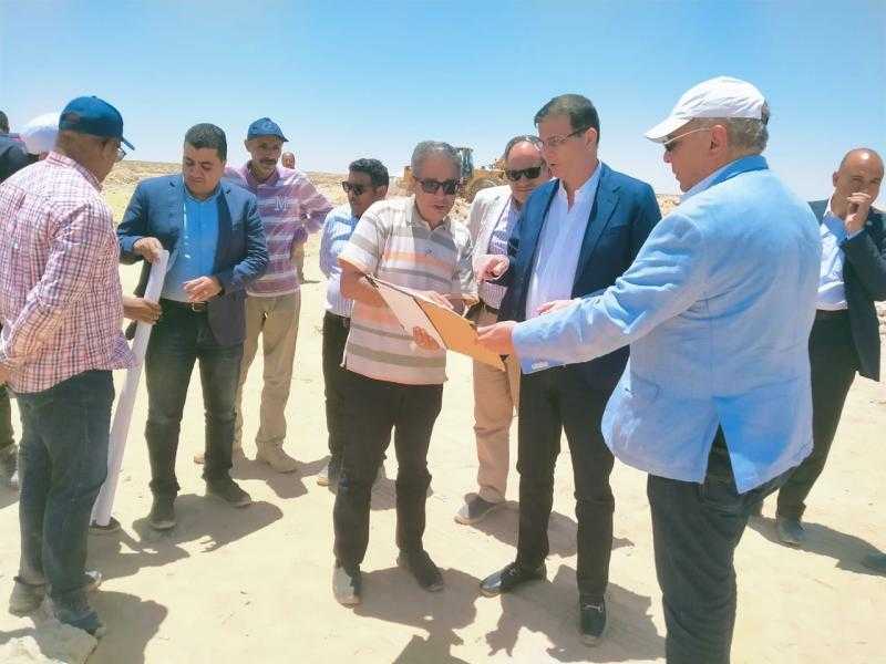 وزير الزراعة يتفقد أعمال حصر وتصنيف الأراضي الصحراوية بمنطقة العميد على محور وادي النطرون ـ العلمين