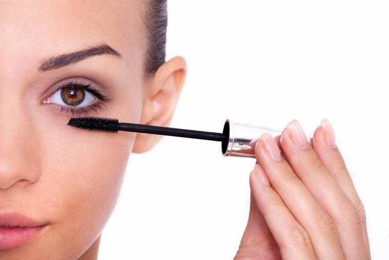 تحذير من استخدام الماسكرا المقاومة للماء