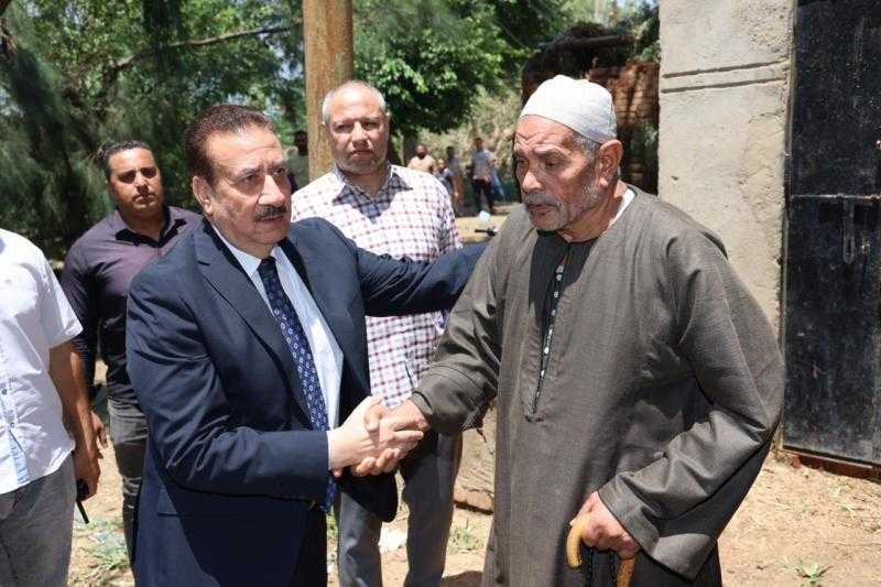 محافظ المنوفية يقدم واجب العزاء لأسرة سائق التوك توك ضحية الطقس السيئ بمنزله بكمشيش