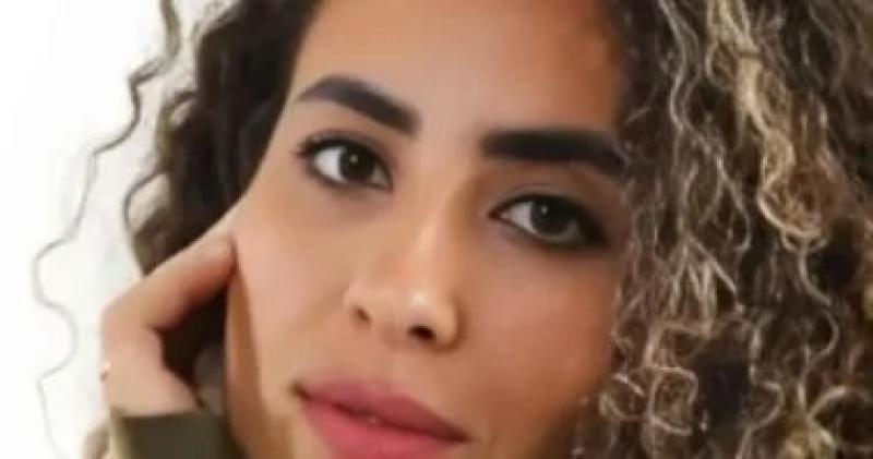 منة عدلى القيعى أول شاعرة فى تاريخ ألبومات عمرو دياب