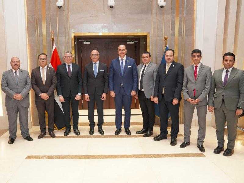 رئيس جامعة عين شمس ورئيس هيئة الرعاية الصحية يوقعان مذكرة تفاهم تعاون استراتيجي