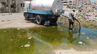 مواصلة أعمال سحب تراكمات مياه الصرف الصحي بحي المناخ ببورسعيد