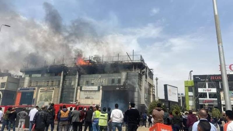 السيطرة على حريق محدود داخل مول شهير بالتجمع دون إصابات
