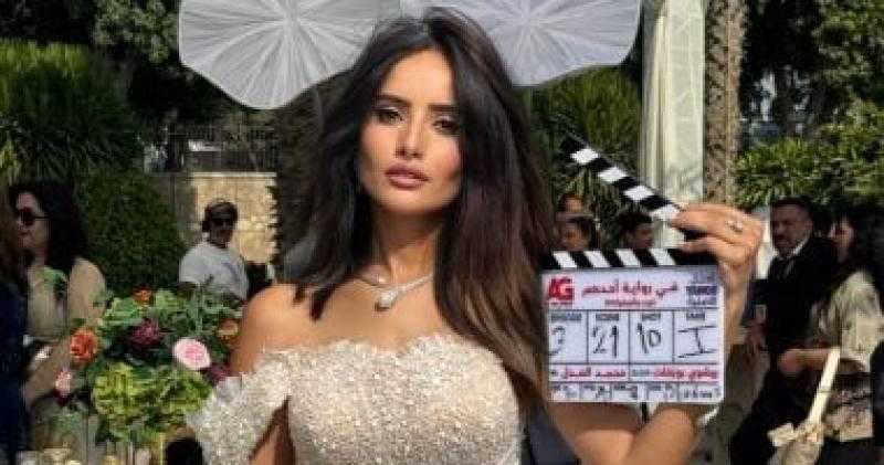 زينة تسافر إلى الغردقة لتصوير مشاهد مسلسلها الجديد ”فى رواية أحدهم - ورد وشوكولاتة”