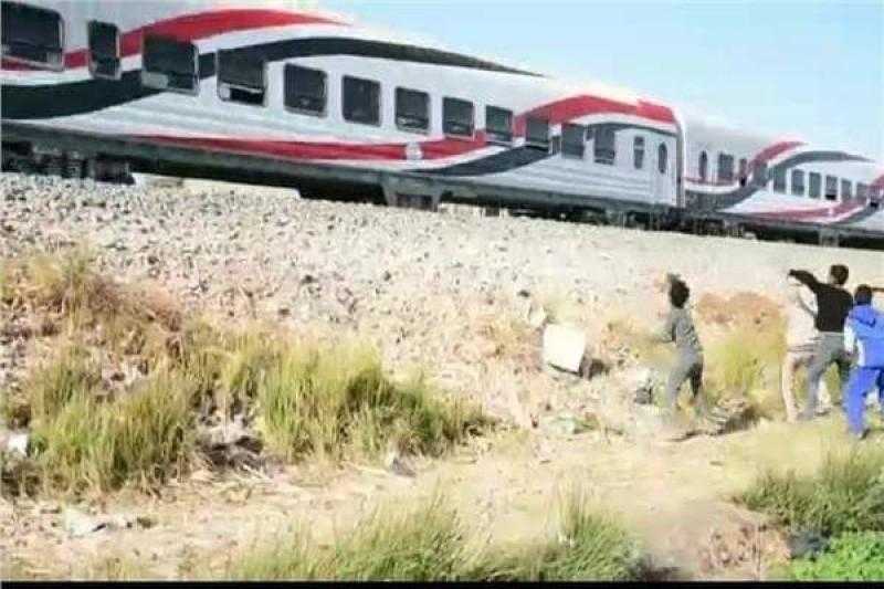 النقل تُحذر من رشق القطارات: خطر على الركاب وإهدار للمال العام