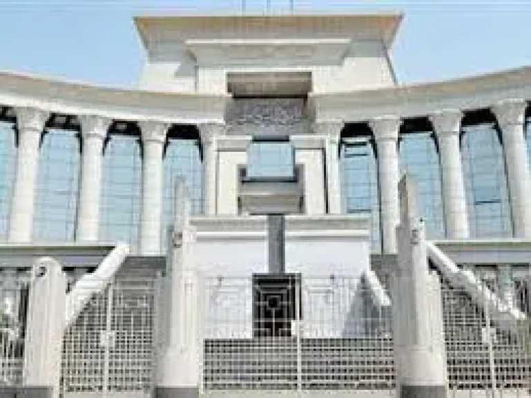 رئيس المحكمة الدستورية العليا يستقبل نظيره الأندونيسي لبحث التعاون القضائي