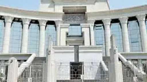 رئيس المحكمة الدستورية العليا يستقبل نظيره الأندونيسي لبحث التعاون القضائي