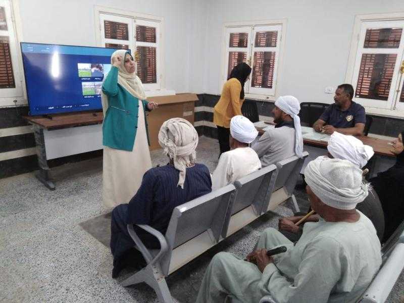 وحدة السكان بأرمنت بالأقصر تنظم ندوة توعوية بقرية السلام عن التقاليد الخاطئة المتبعة في الزواج