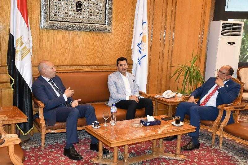 رئيس جامعة حلوان يستقبل وزير الشباب والرياضة ووزير المجالس النيابية ومحافظ القاهرة ورئيس حي حلوان