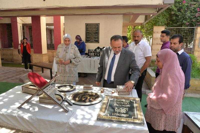 محافظ أسيوط يتفقد مكتبة مصر العامة ويشهد فعاليات مبادرة بإيدينا نصنع لتنمية مهارات الشباب والأطفال