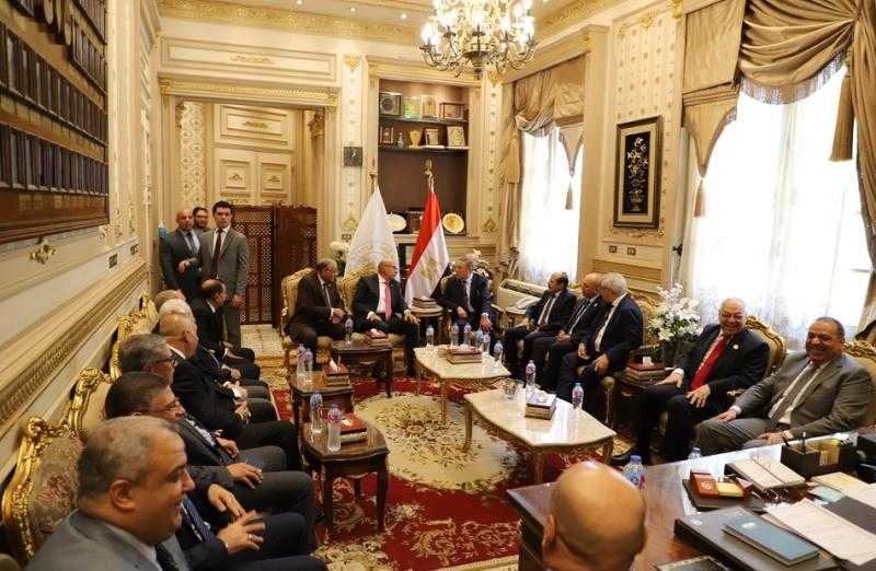 القاضي عاصم الغايش يستقبل رئيس المحكمة الدستورية والوفد المرافق له بدار القضاء العالي