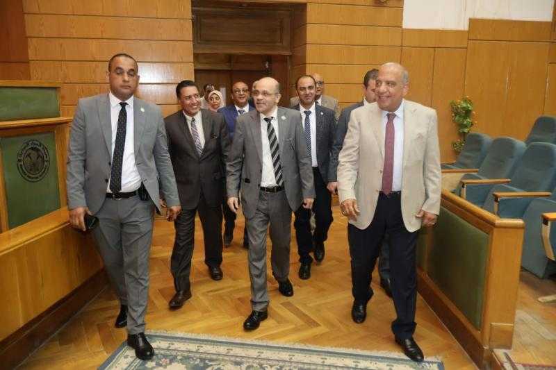 وزير الكهرباء يتفقد هيئة المواد النووية ويستعرض مشروعات العمل الحالية