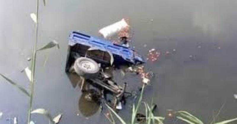 مصرع شخص وإصابة 3 في حادث تصادم وانقلاب مركبة بترعة في قنا