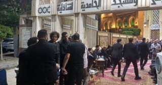 نجوم الفن يتوافدون لتقديم العزاء في المطرب الشعبي أحمد عامر