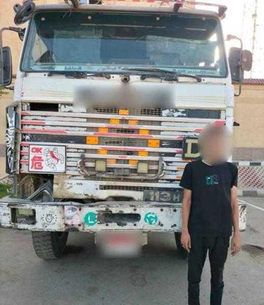 ضبط سائق نقل تناثرت حمولة سيارته على الطريق الدائري بالقاهرة