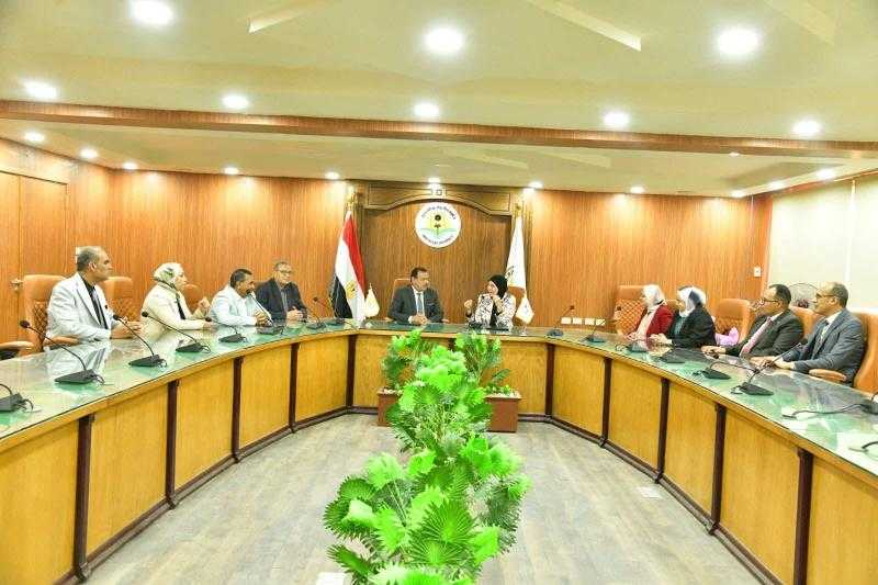 جامعة الوادي الجديد تستقبل وفد المركز القومى للبحوث الاجتماعية والجنائية