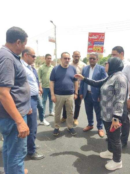 محافظ أسيوط يتفقد أعمال الرصف بأبنوب بتكلفة 28 مليون جنيه