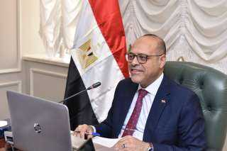 إنذار ومهلة من وزير العمل لـ7 منشآت بالقاهرة غير ملتزمة بتطبيق الأدنى للأجور