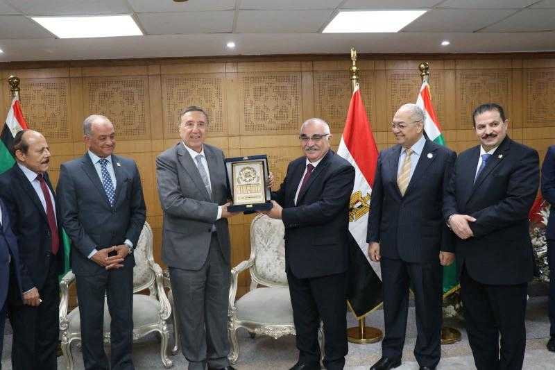 رئيس المحكمة الدستورية العليا يزور هيئة قضايا الدولة لتهنئة المستشار حسين مدكور