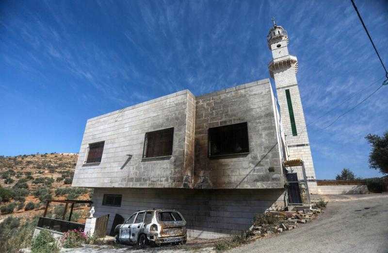 وزير دفاع الاحتلال: اليهودي الذي يحرق منزلا فلسطينيا ليس إرهابيا