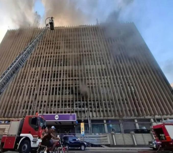 الحماية المدنية تواصل أعمال التبريد بمبنى سنترال رمسيس