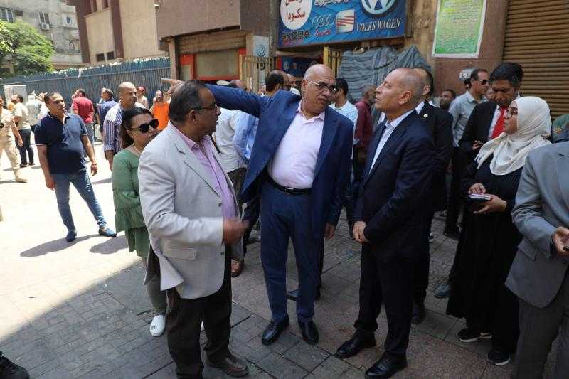 محافظ القاهرة يتفقد موقع حريق مبنى سنترال رمسيس لمتابعة عمليات التبريد الجارية به