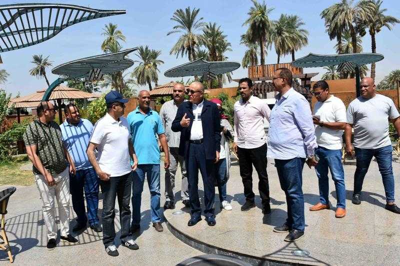 محافظ الأقصر يتفقد عددًا من المشروعات الخدمية والسياحية بمدينة الأقصر