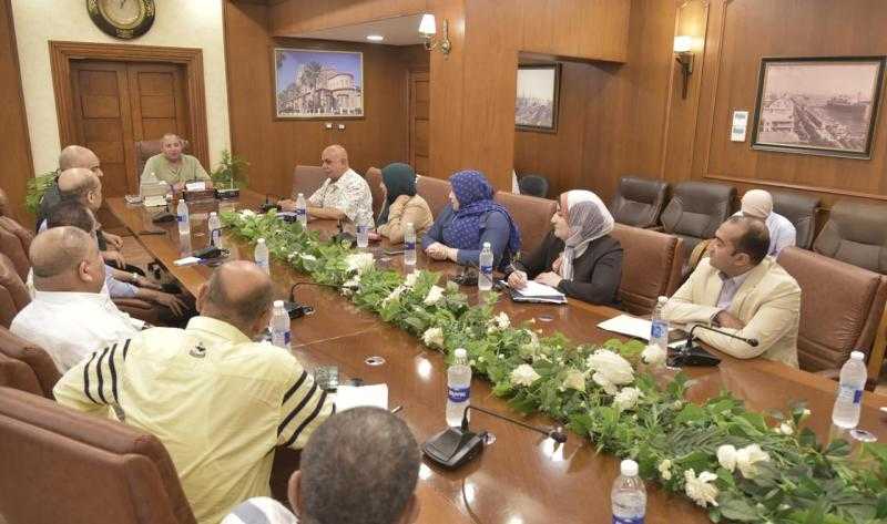 محافظ بورسعيد يستعرض مع أصحاب المحال التجارية خطة تطوير منطقة العرب كمنطقة تراثية