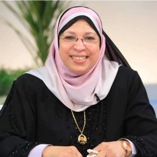 الدكتورة نيفين مختار 