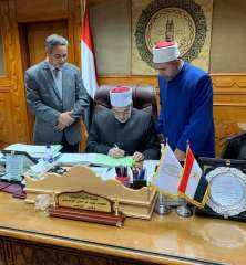 وكيل الأزهر يعتمد نتيجة اختبارات الدورة التدريبية الخامسة لمركز إعداد وتطوير معلمي القرآن الكريم بالجامع الأزهر