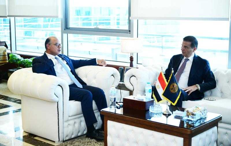 وزير الزراعة ورئيس هيئة الرقابة المالية يعقدان اجتماعاً لتسريع تنفيذ خطط عمل صندوق التكافل الزراعي