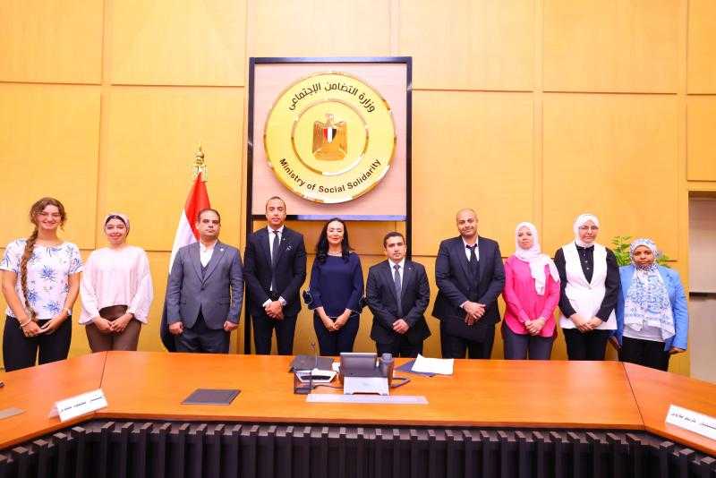 وزيرة التضامن الاجتماعي تترأس اجتماع اللجنة العليا للأسر البديلة الكافلة