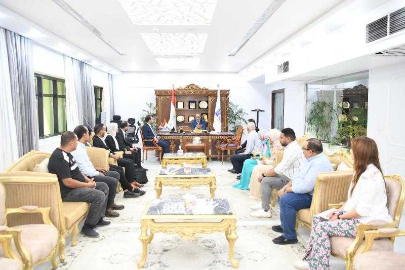 وفد من محافظة المنيا يسترشد بتجربة مركز معلومات شبكات المرافق بقنا