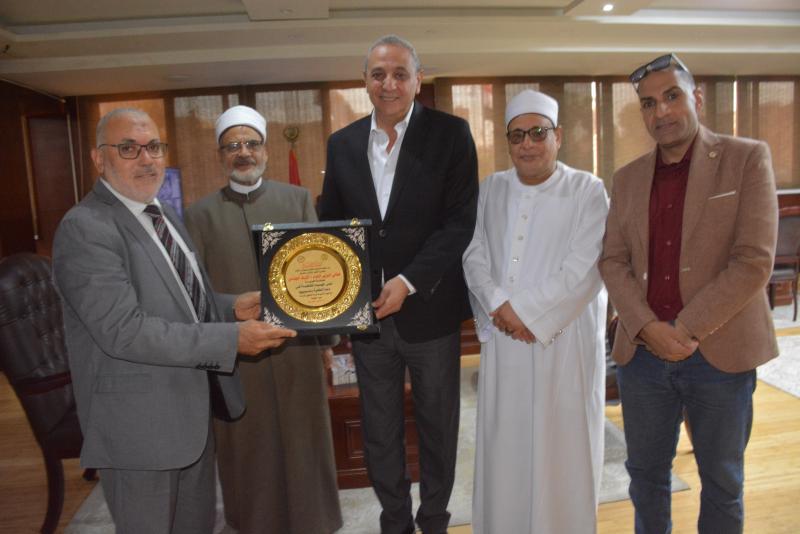 محافظ الغرببة
