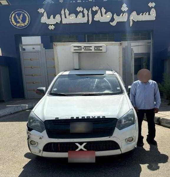 ضبط سائق سيارة ربع نقل صدم مركبة أثناء السير عكس الاتجاه بطريق القطامية العين السخنة