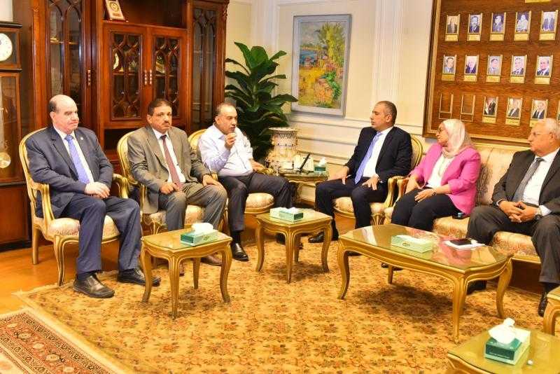 محافظ أسيوط يبحث مع الرئيس التنفيذي للبنك الزراعي المصري آفاق التعاون في دعم المشروعات الزراعية والتنموية